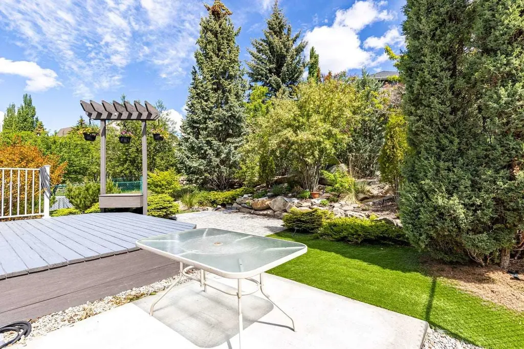 368 Sienna Park Drive SW Calgary AB T3H 3K3