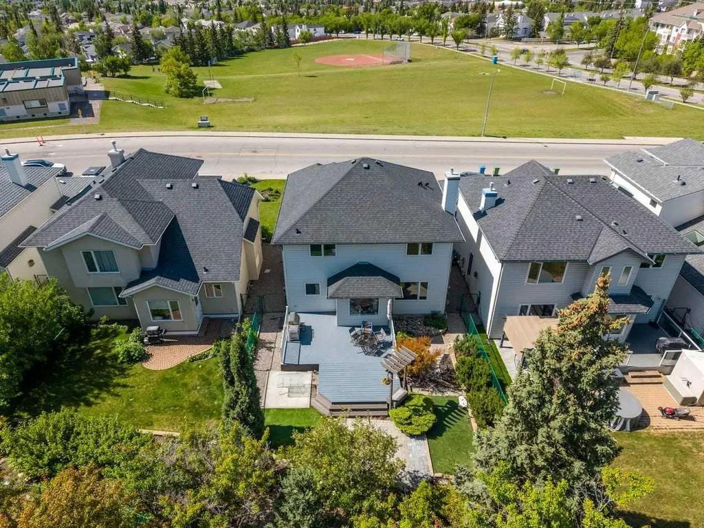 368 Sienna Park Drive SW Calgary AB T3H 3K3