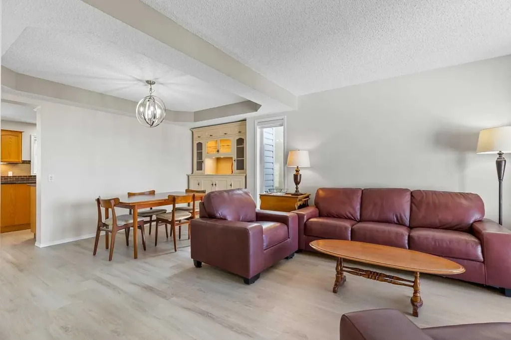 368 Sienna Park Drive SW Calgary AB T3H 3K3