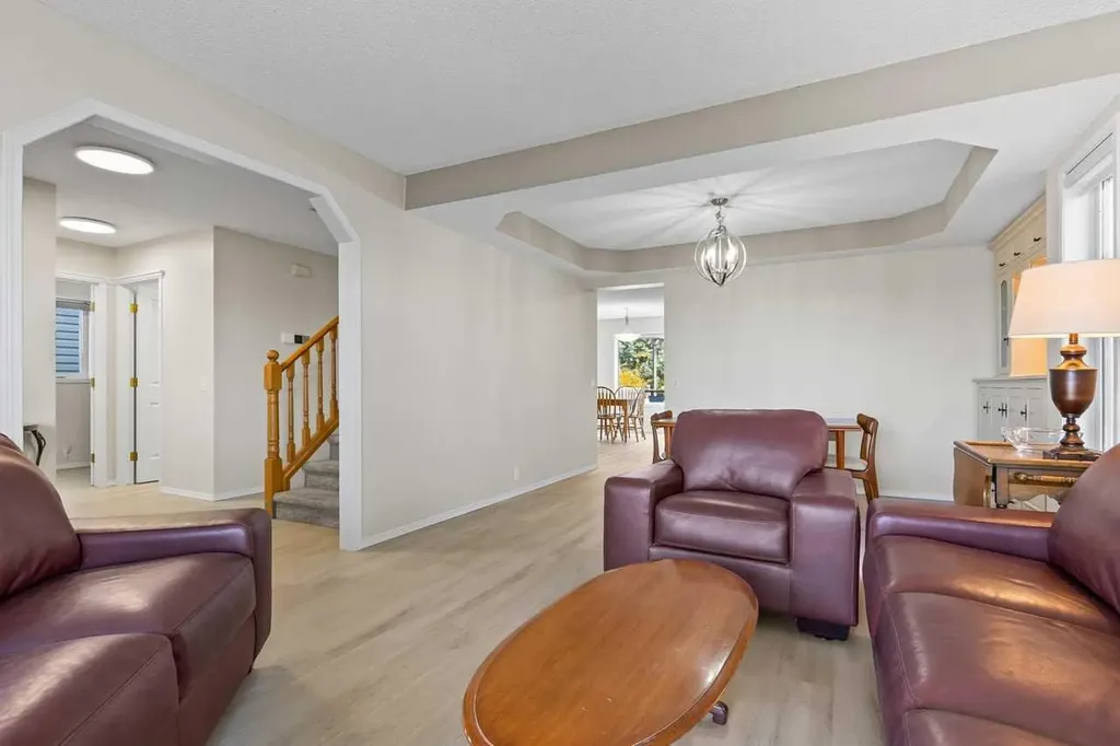 368 Sienna Park Drive SW Calgary AB T3H 3K3