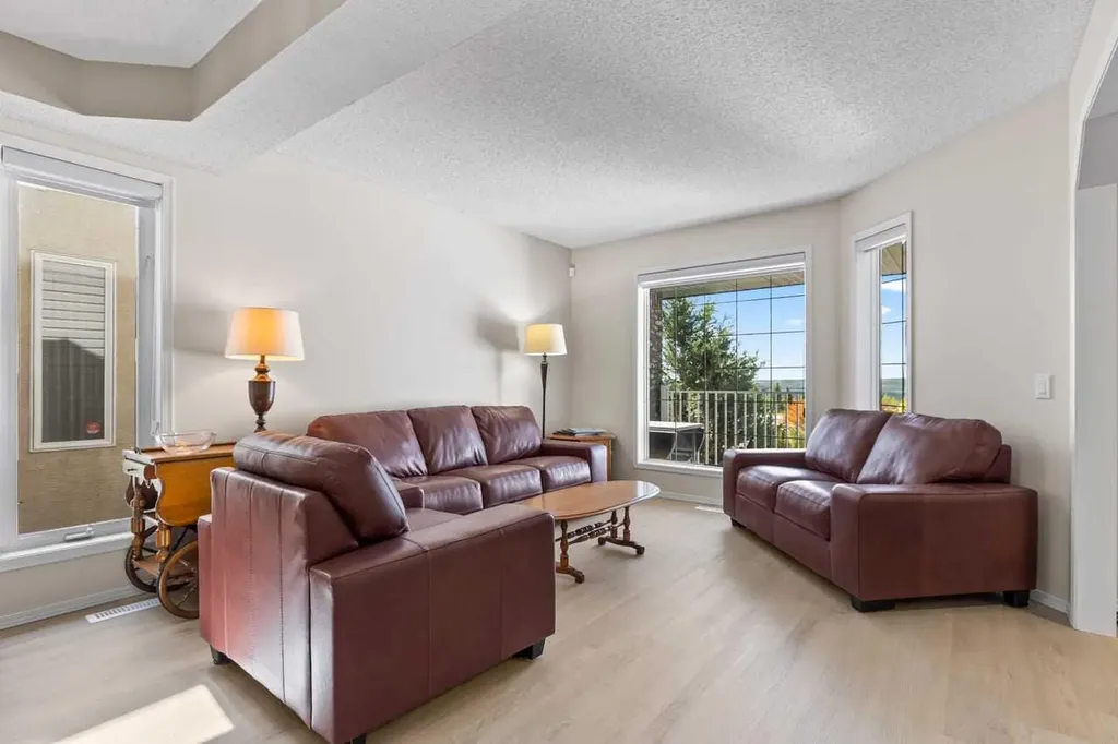 368 Sienna Park Drive SW Calgary AB T3H 3K3