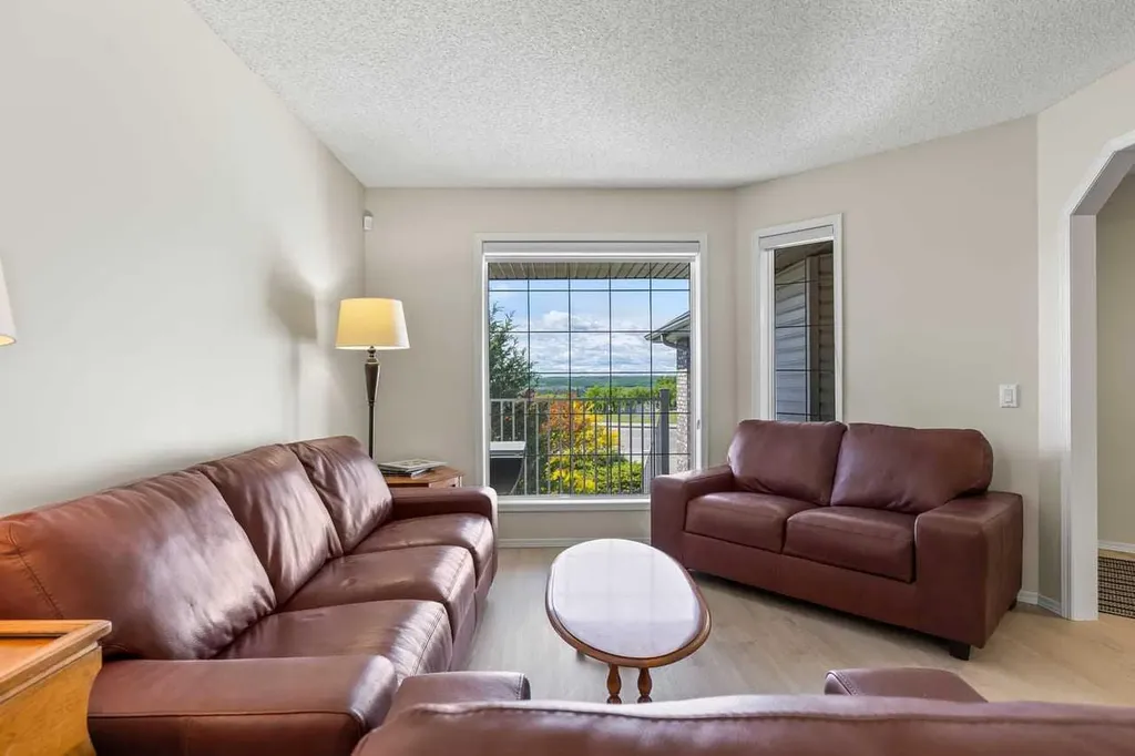 368 Sienna Park Drive SW Calgary AB T3H 3K3
