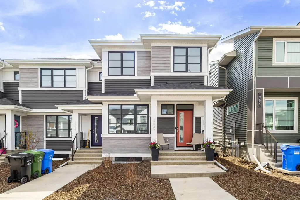 19825 45 Street SE Calgary AB T3M 3B5