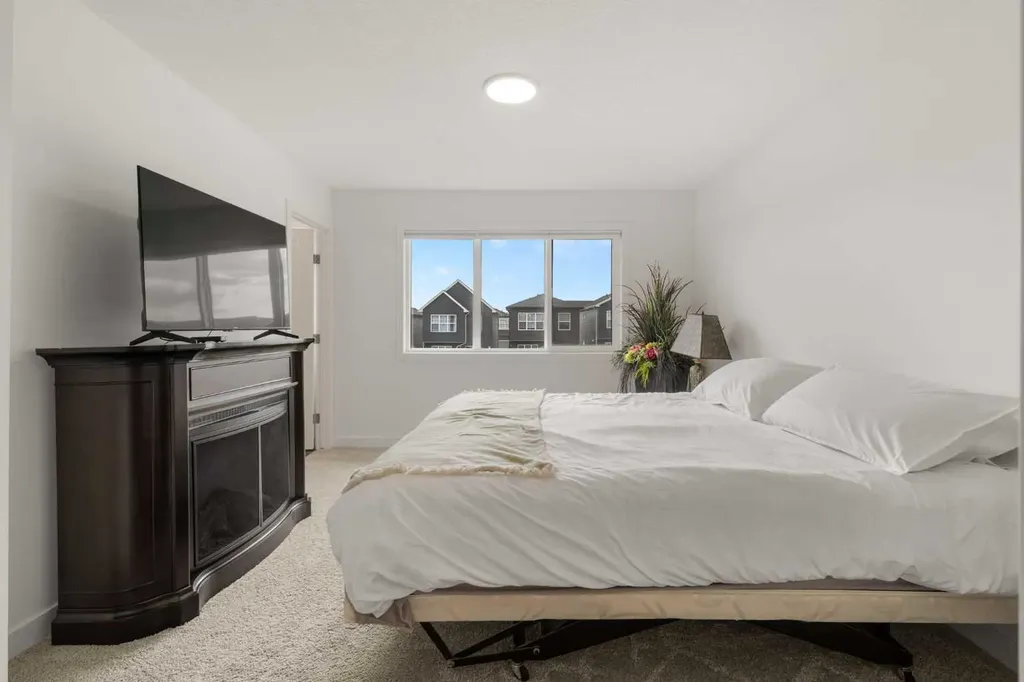 19825 45 Street SE Calgary AB T3M 3B5
