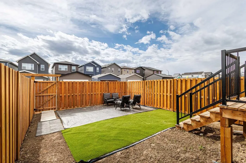 19825 45 Street SE Calgary AB T3M 3B5
