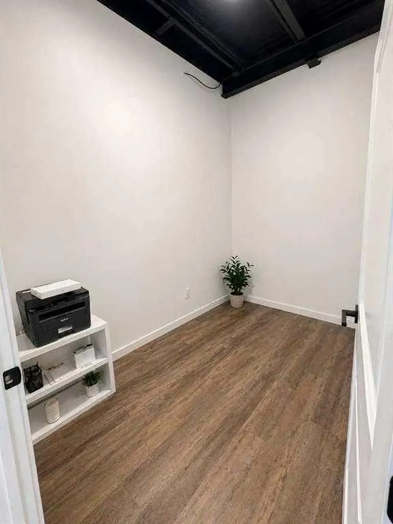 3825 34 Street NE Calgary AB T1Y6Z8
