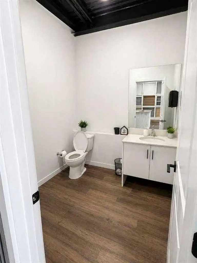 3825 34 Street NE Calgary AB T1Y6Z8