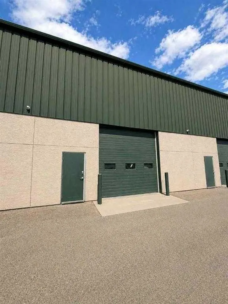 3825 34 Street NE Calgary AB T1Y6Z8