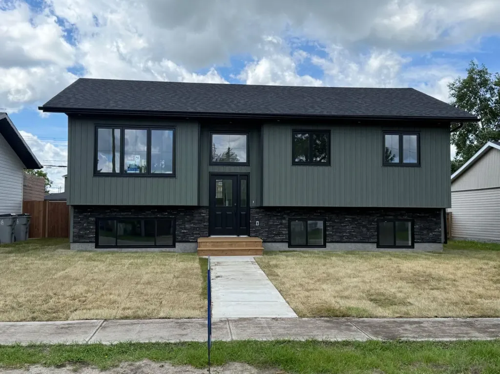 1029 7 Avenue Wainwright AB T9W 1H3