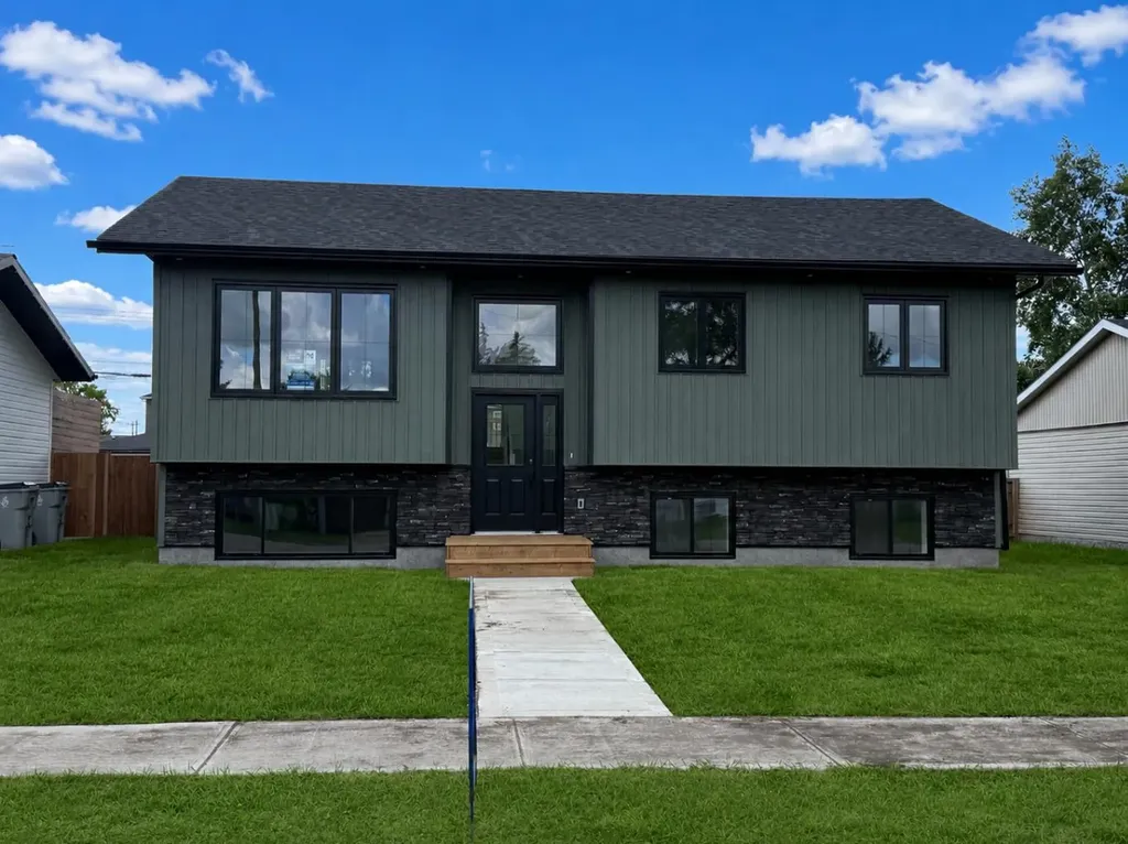1029 7 Avenue Wainwright AB T9W 1H3