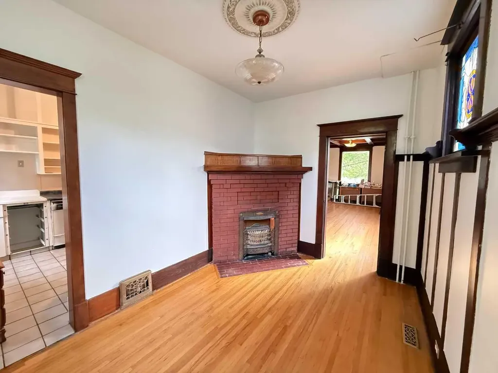 332 12 Avenue NW Calgary AB T2M 0C7