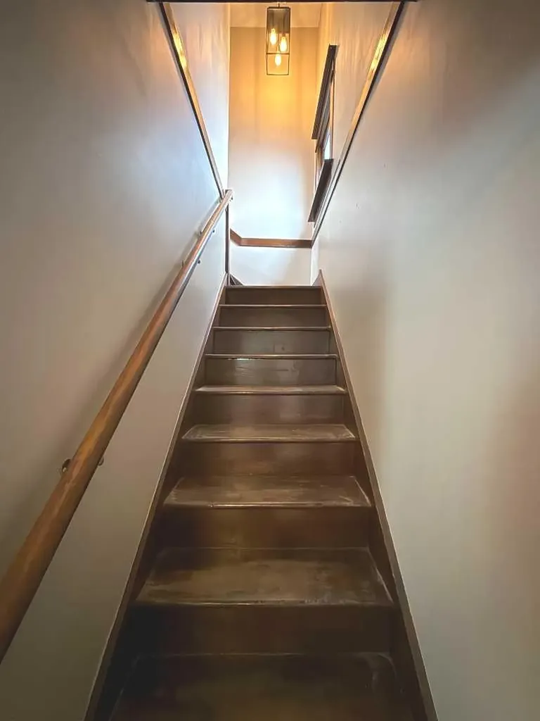 332 12 Avenue NW Calgary AB T2M 0C7