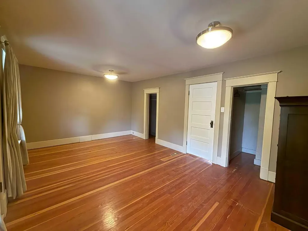 332 12 Avenue NW Calgary AB T2M 0C7