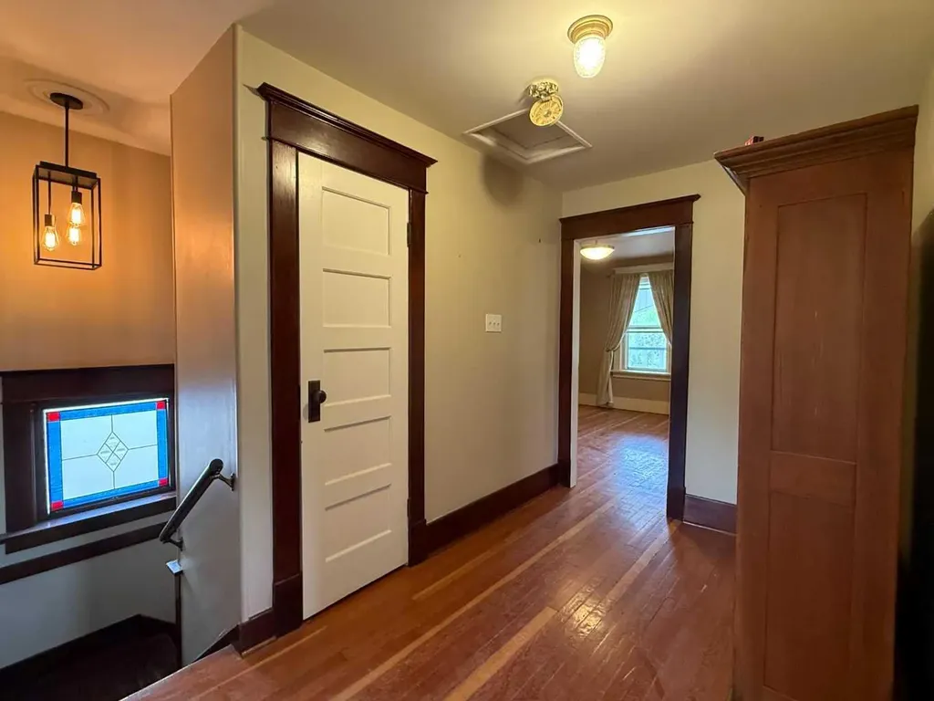 332 12 Avenue NW Calgary AB T2M 0C7
