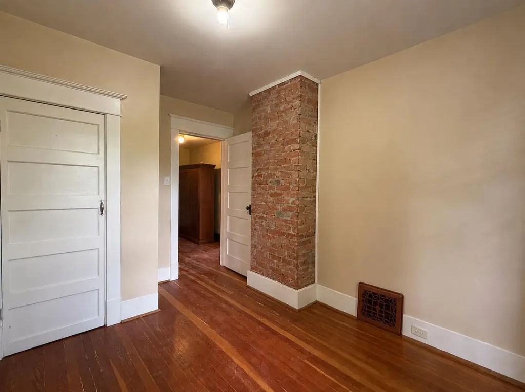 332 12 Avenue NW Calgary AB T2M 0C7