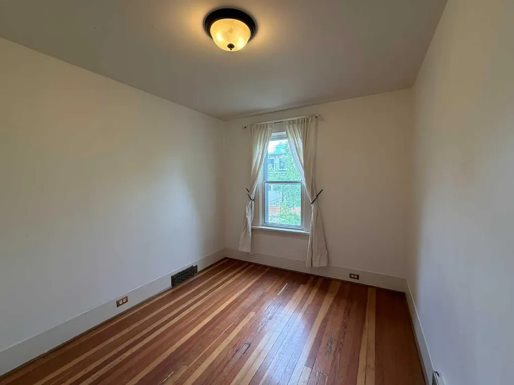 332 12 Avenue NW Calgary AB T2M 0C7