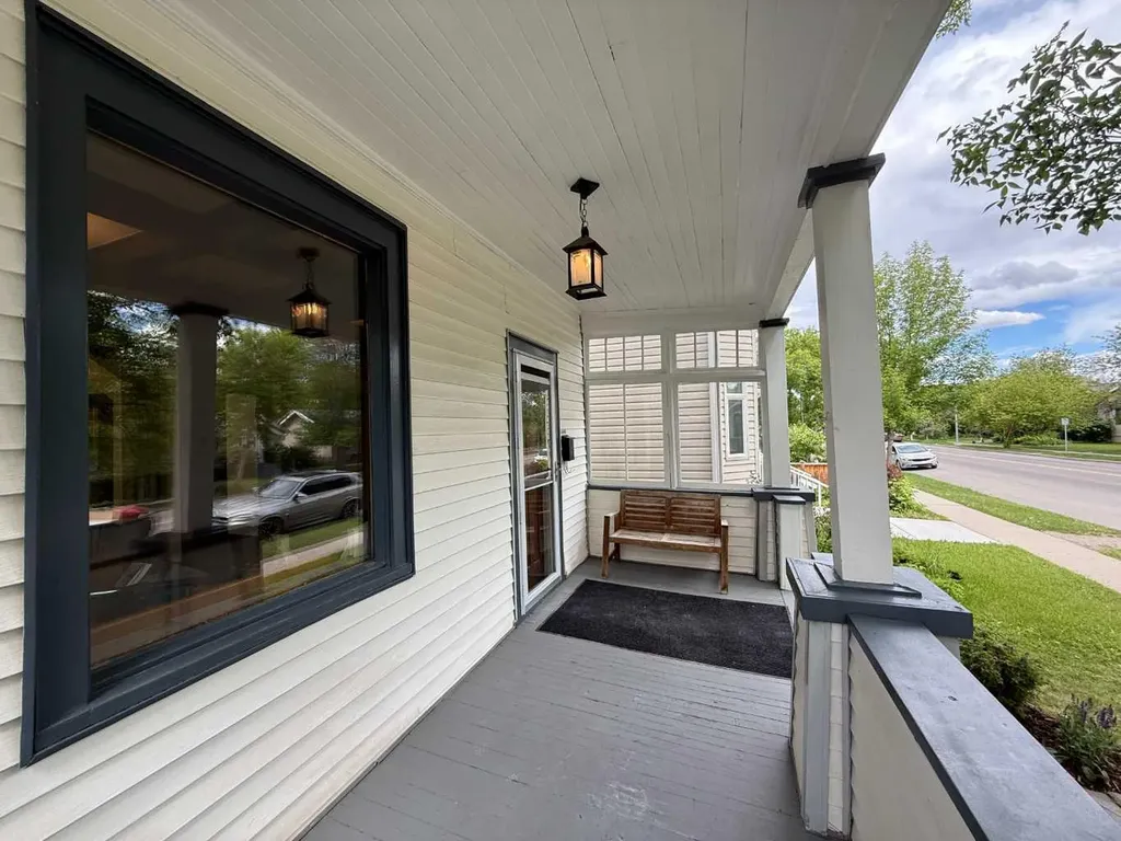 332 12 Avenue NW Calgary AB T2M 0C7