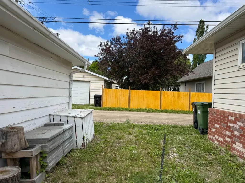 332 12 Avenue NW Calgary AB T2M 0C7