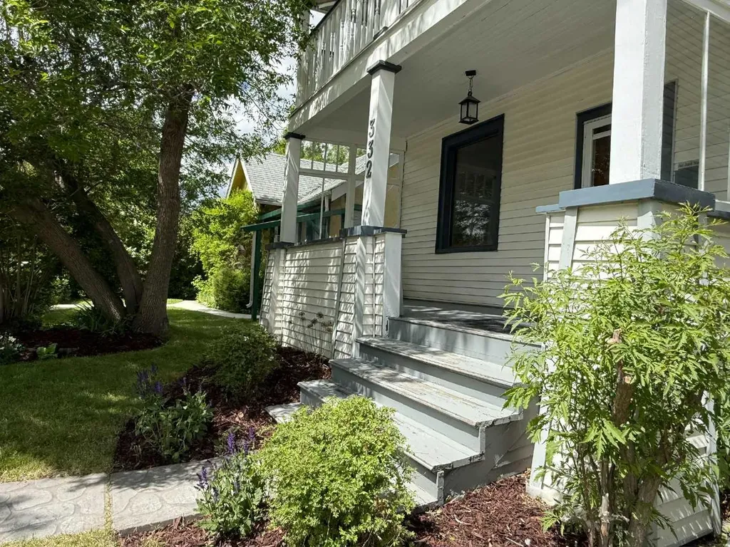 332 12 Avenue NW Calgary AB T2M 0C7