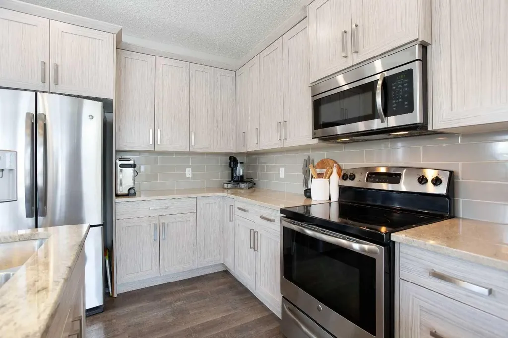 1765 Baywater Road SW Airdrie AB T4B 3V3