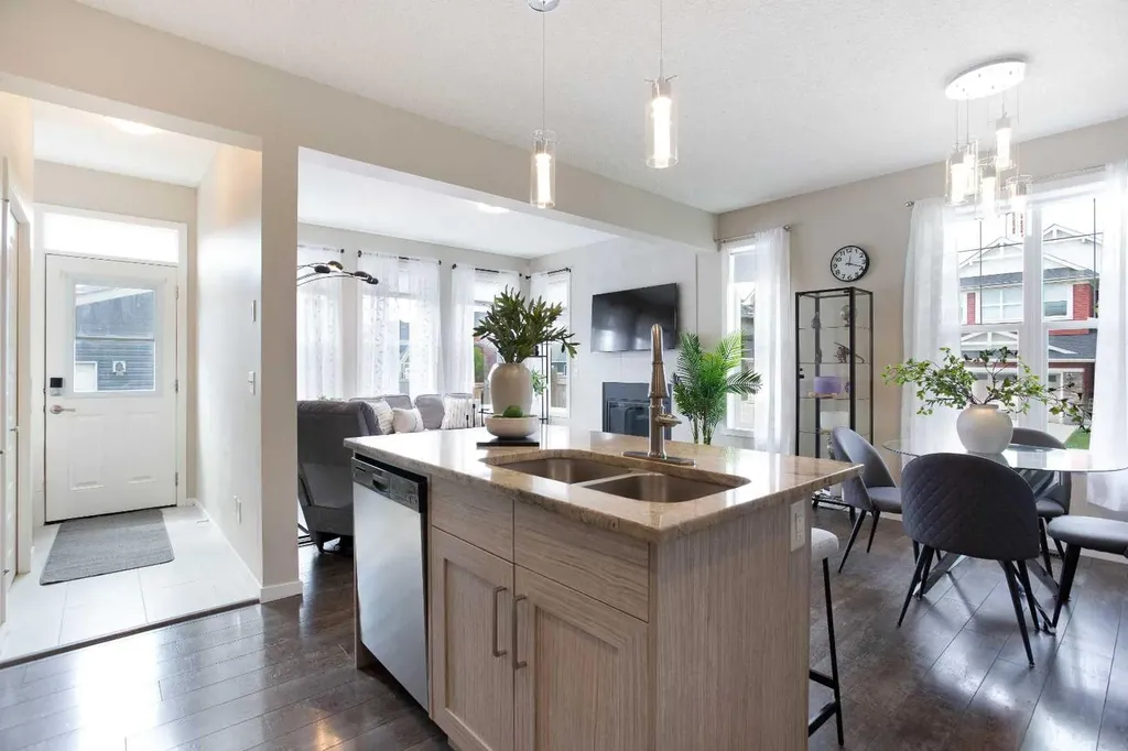 1765 Baywater Road SW Airdrie AB T4B 3V3