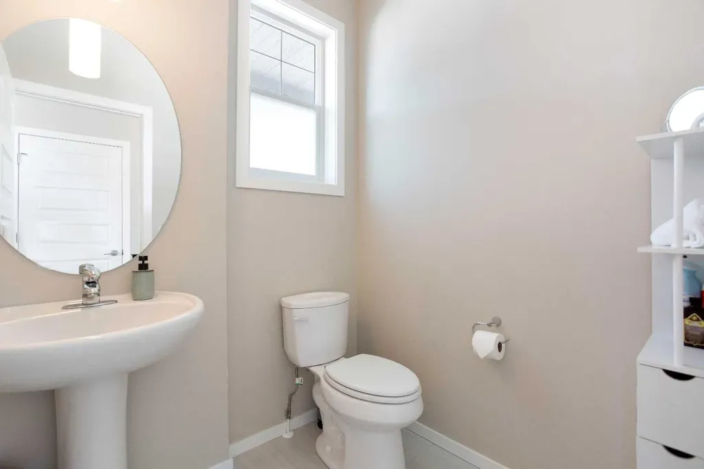 1765 Baywater Road SW Airdrie AB T4B 3V3