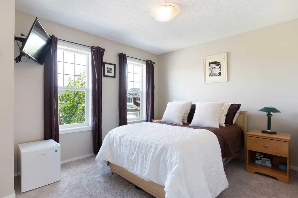 1765 Baywater Road SW Airdrie AB T4B 3V3