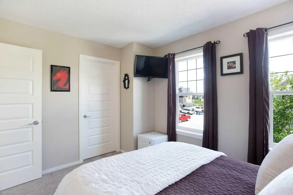 1765 Baywater Road SW Airdrie AB T4B 3V3
