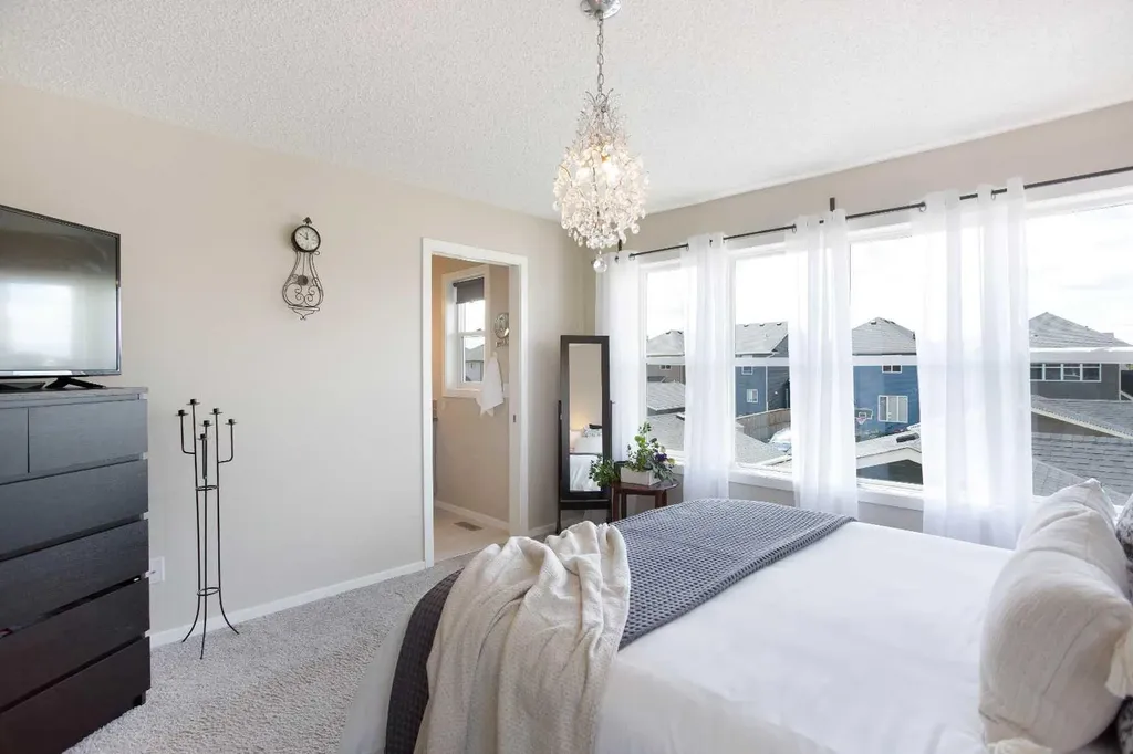 1765 Baywater Road SW Airdrie AB T4B 3V3