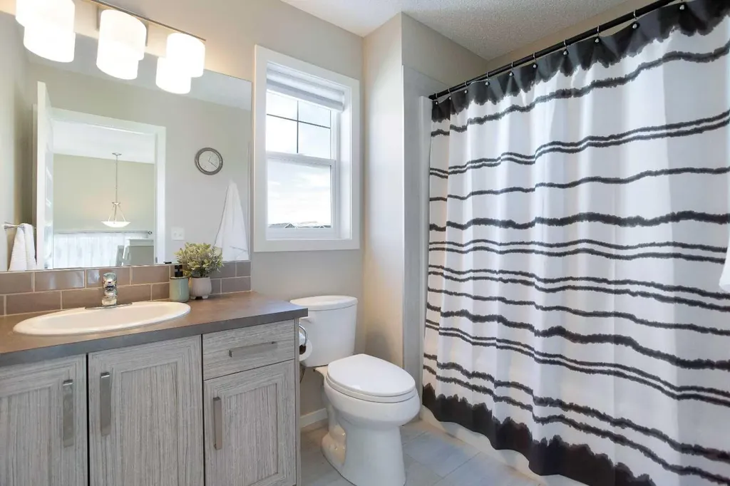 1765 Baywater Road SW Airdrie AB T4B 3V3