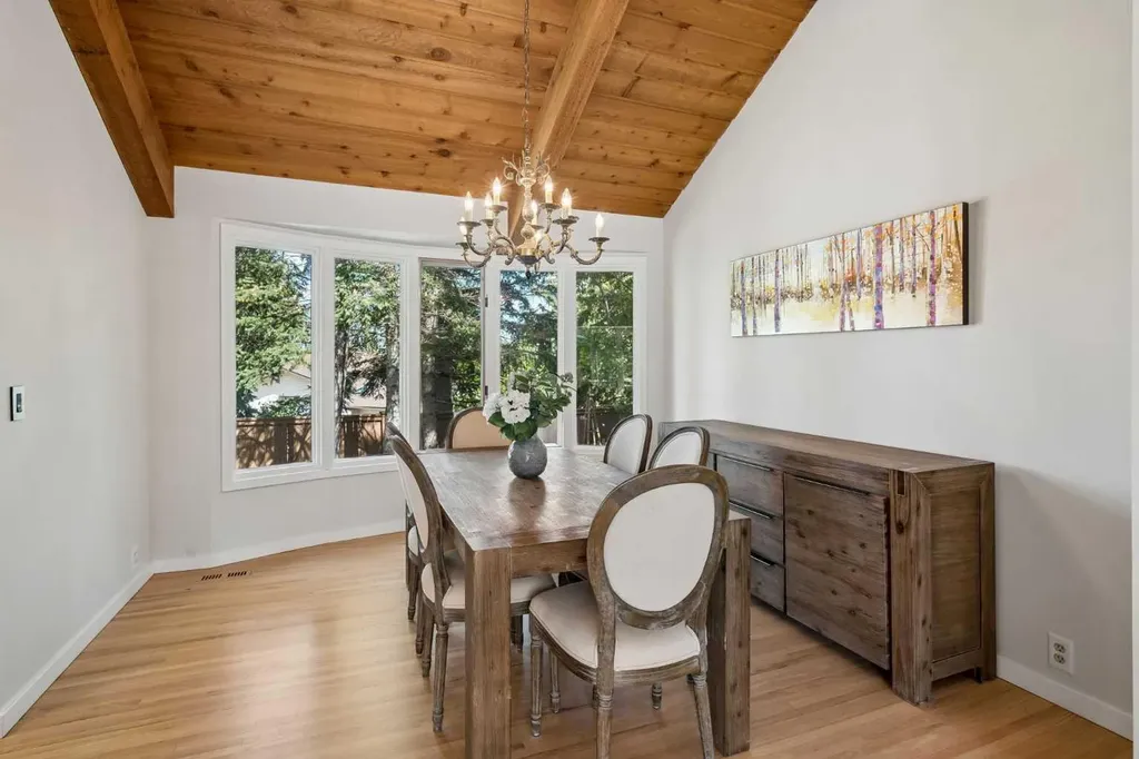 7 Brookpark Bay SW Calgary AB T2W 2R7