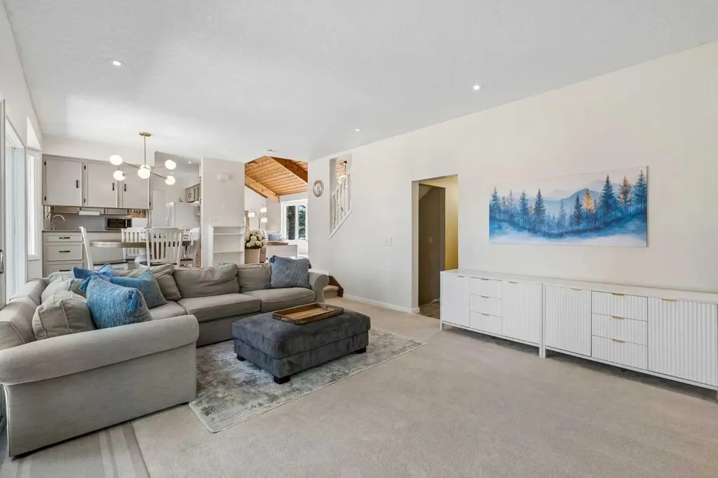 7 Brookpark Bay SW Calgary AB T2W 2R7