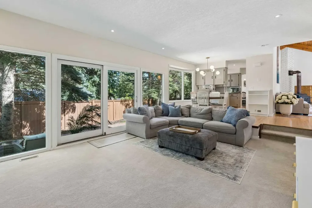 7 Brookpark Bay SW Calgary AB T2W 2R7