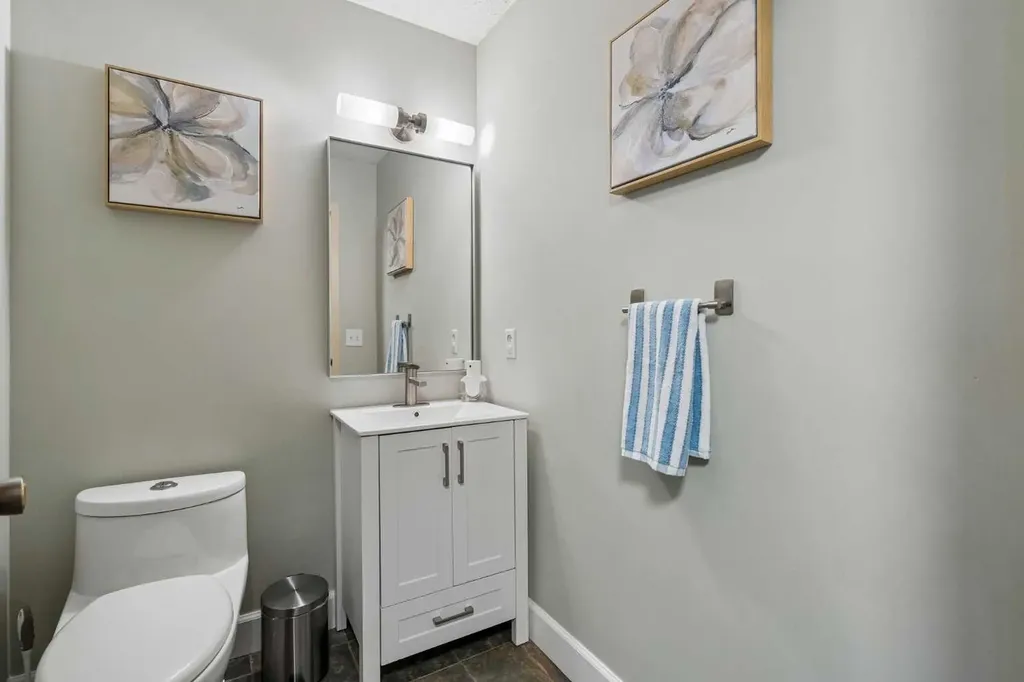 7 Brookpark Bay SW Calgary AB T2W 2R7