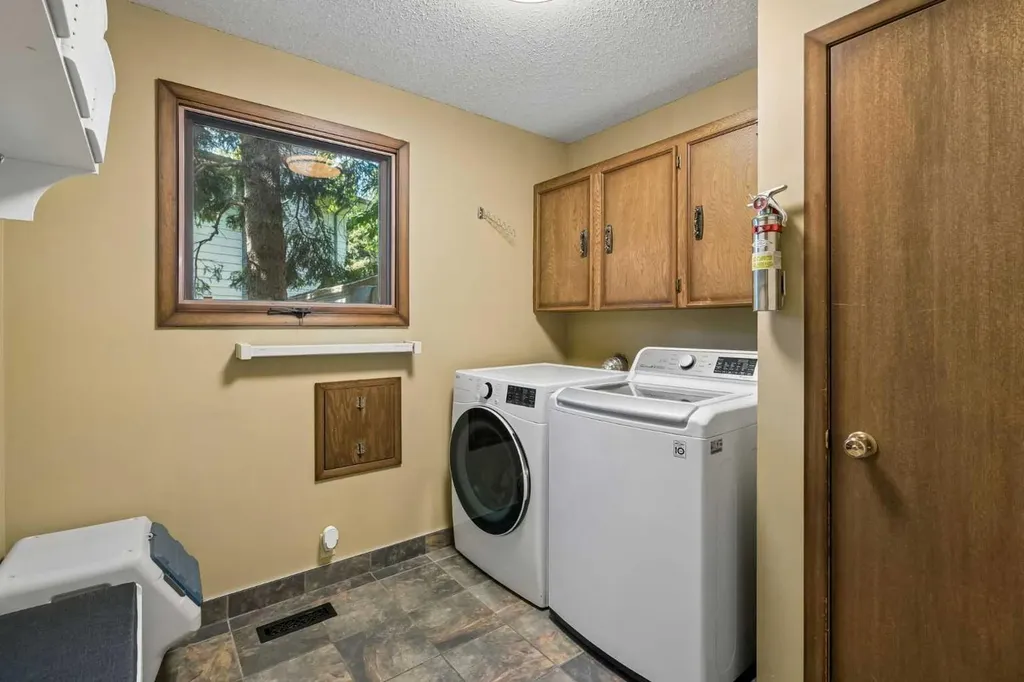 7 Brookpark Bay SW Calgary AB T2W 2R7