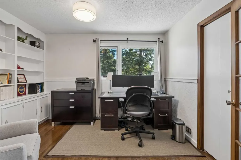 7 Brookpark Bay SW Calgary AB T2W 2R7
