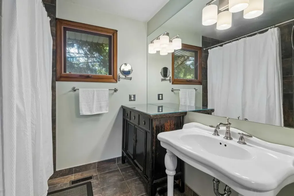 7 Brookpark Bay SW Calgary AB T2W 2R7