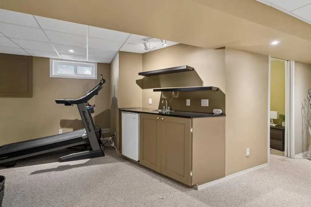 7 Brookpark Bay SW Calgary AB T2W 2R7