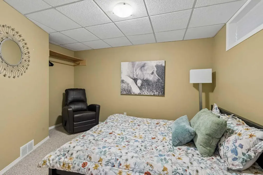 7 Brookpark Bay SW Calgary AB T2W 2R7