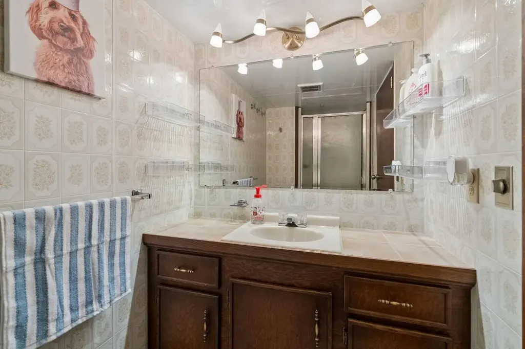 7 Brookpark Bay SW Calgary AB T2W 2R7