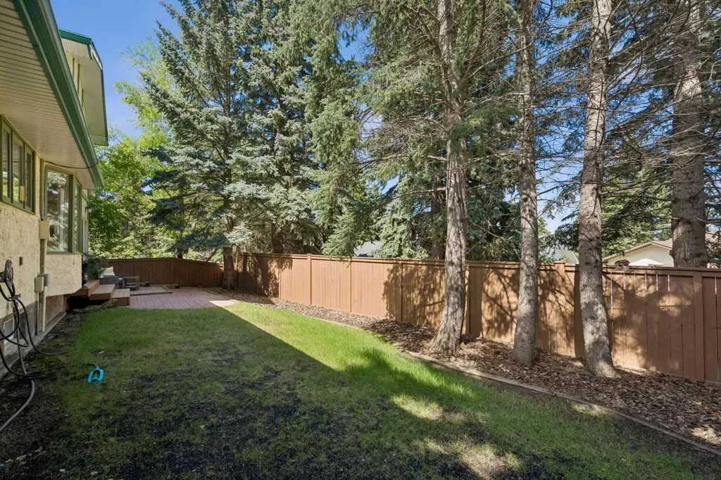 7 Brookpark Bay SW Calgary AB T2W 2R7