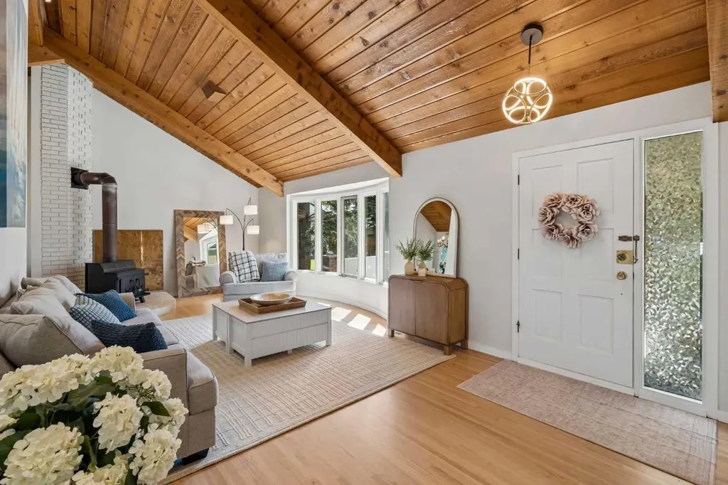 7 Brookpark Bay SW Calgary AB T2W 2R7
