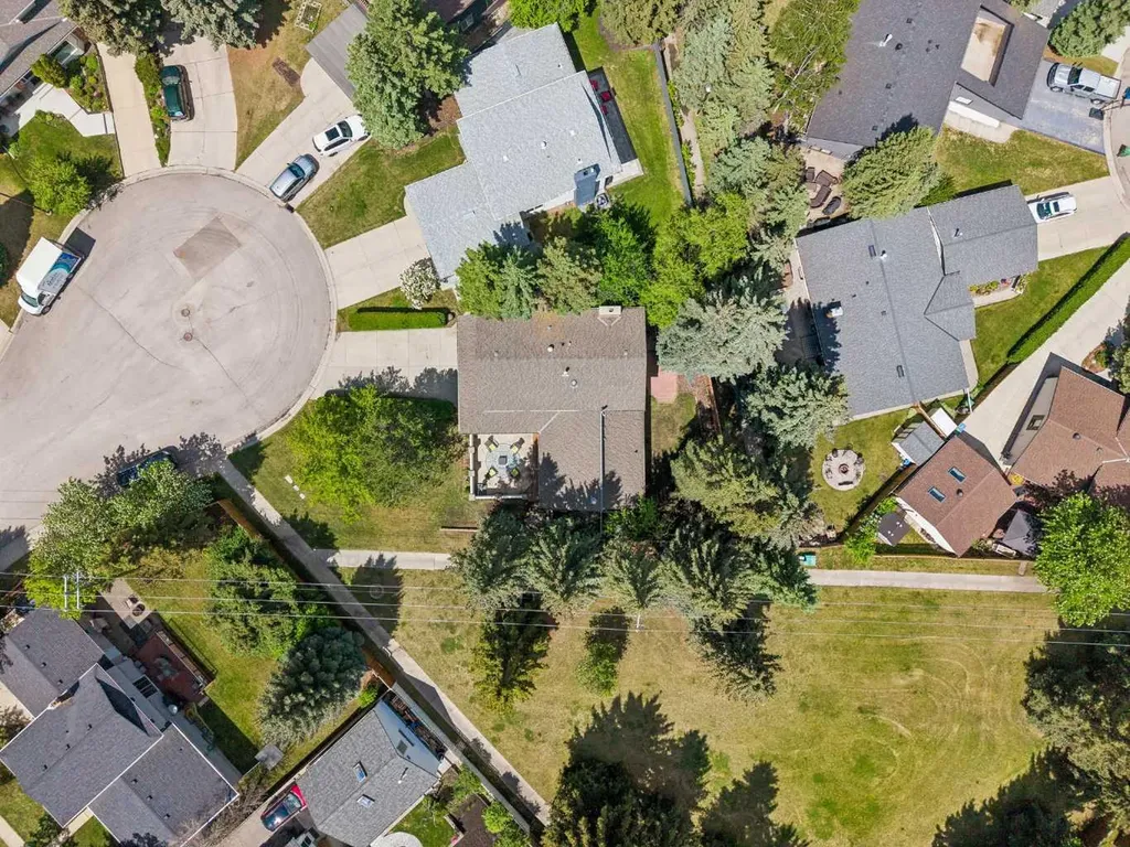 7 Brookpark Bay SW Calgary AB T2W 2R7