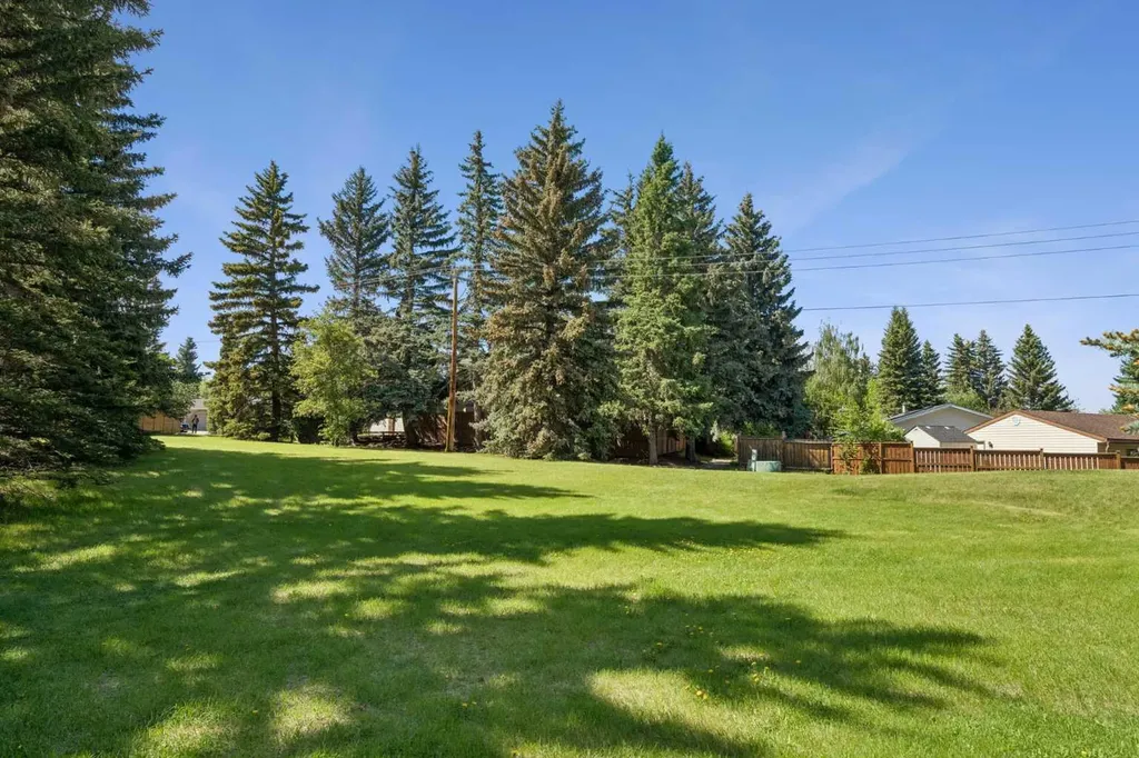 7 Brookpark Bay SW Calgary AB T2W 2R7