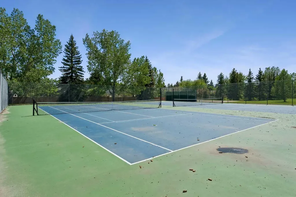 7 Brookpark Bay SW Calgary AB T2W 2R7