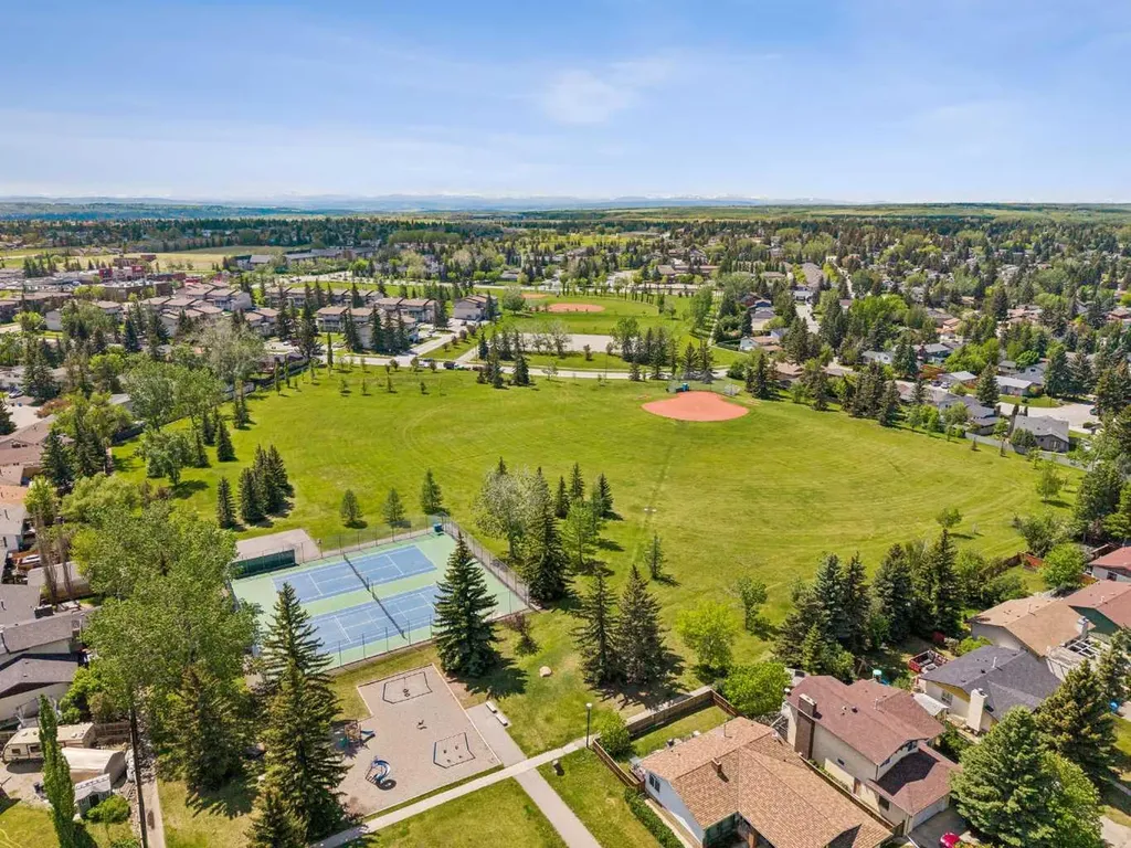 7 Brookpark Bay SW Calgary AB T2W 2R7