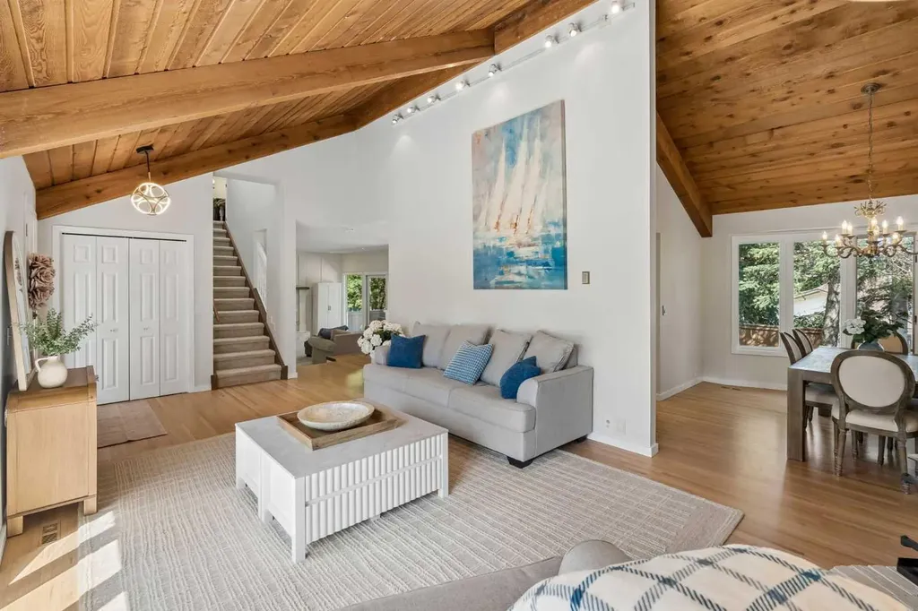 7 Brookpark Bay SW Calgary AB T2W 2R7