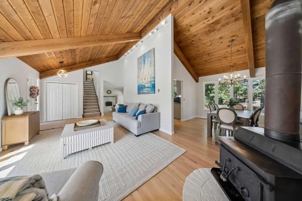 7 Brookpark Bay SW Calgary AB T2W 2R7