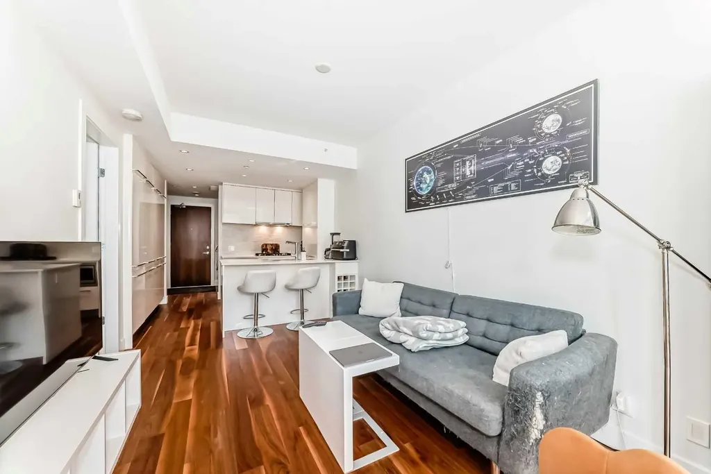 1025 5 Avenue SW Calgary AB T2P 1N4