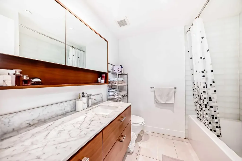 1025 5 Avenue SW Calgary AB T2P 1N4